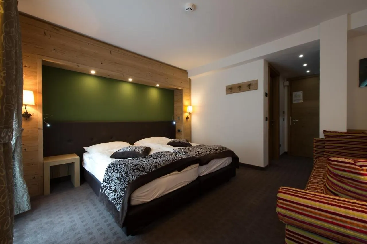 סנטה קתרינה ואלפורבה Hotel Vedig 4*, סנטה קתרינה ואלפורבה