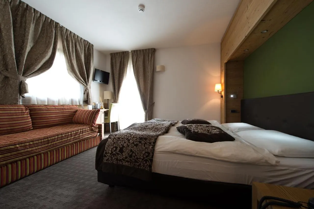 סנטה קתרינה ואלפורבה Hotel Vedig 4*, סנטה קתרינה ואלפורבה איטליה